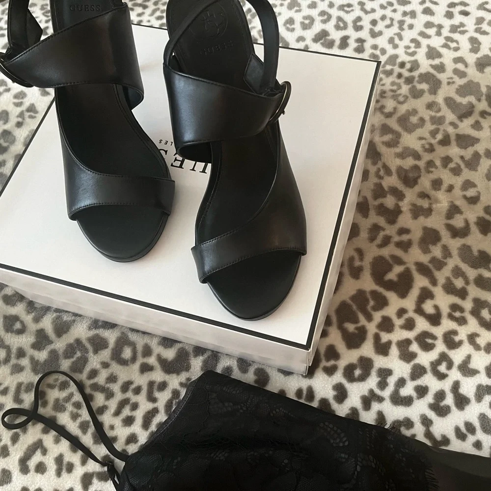 BLACK GUESS HEELS 9.5 M - Picture 2 of 11